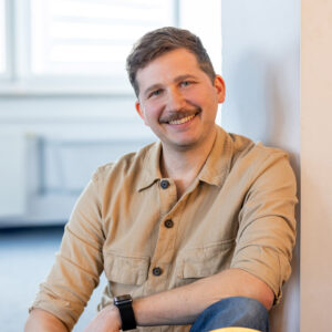 Bernhard Pricha mit Becken_web